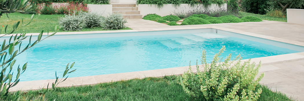 Aménagements paysagers autour de sa piscine dans le Gard