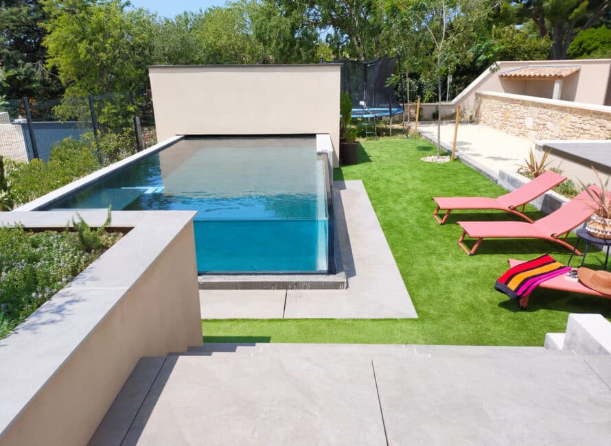 Scanzi Piscines se charge de concevoir votre piscine en verre.