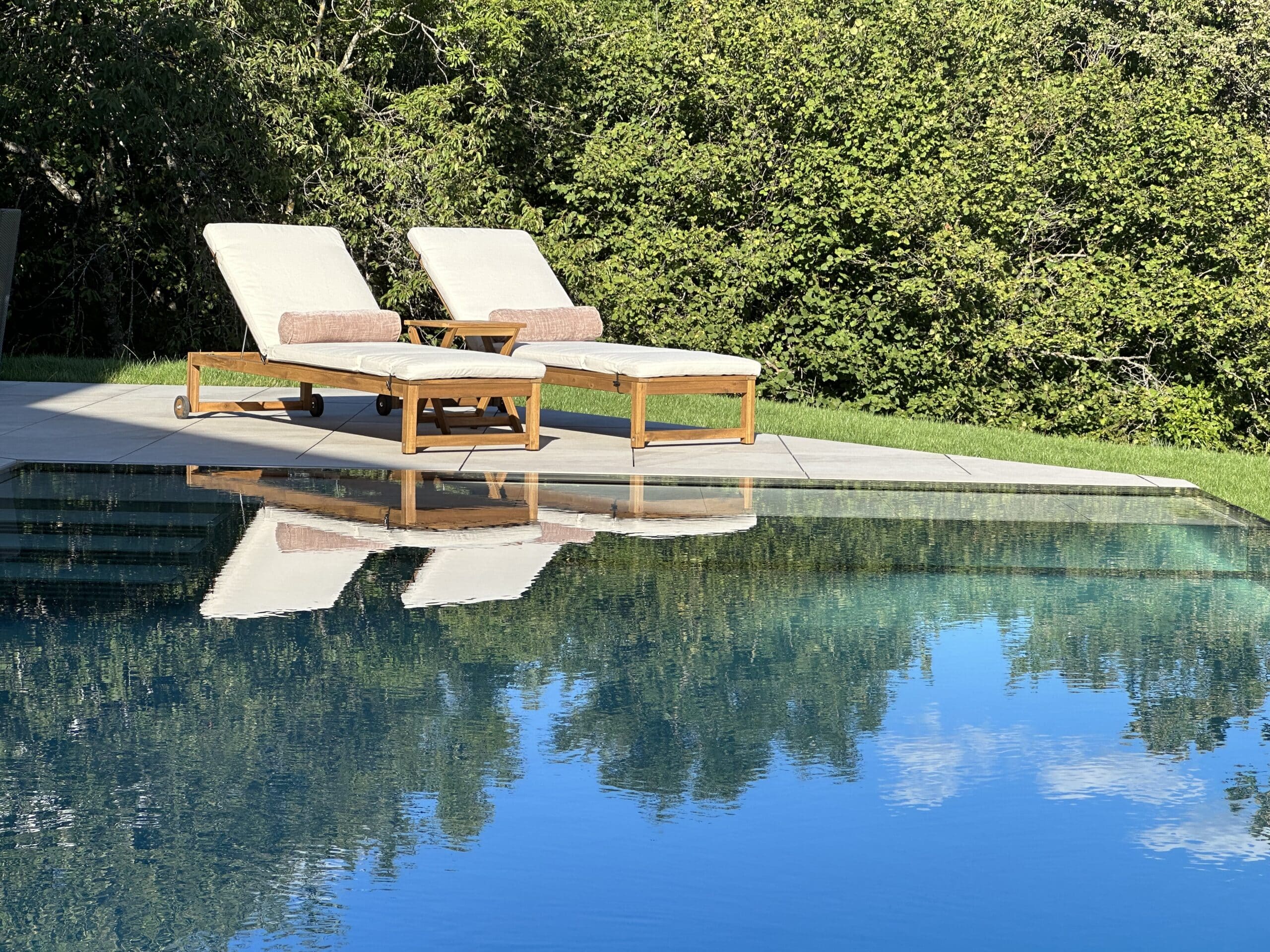 Les piscines en inox pour une esthétique moderne et élégante.