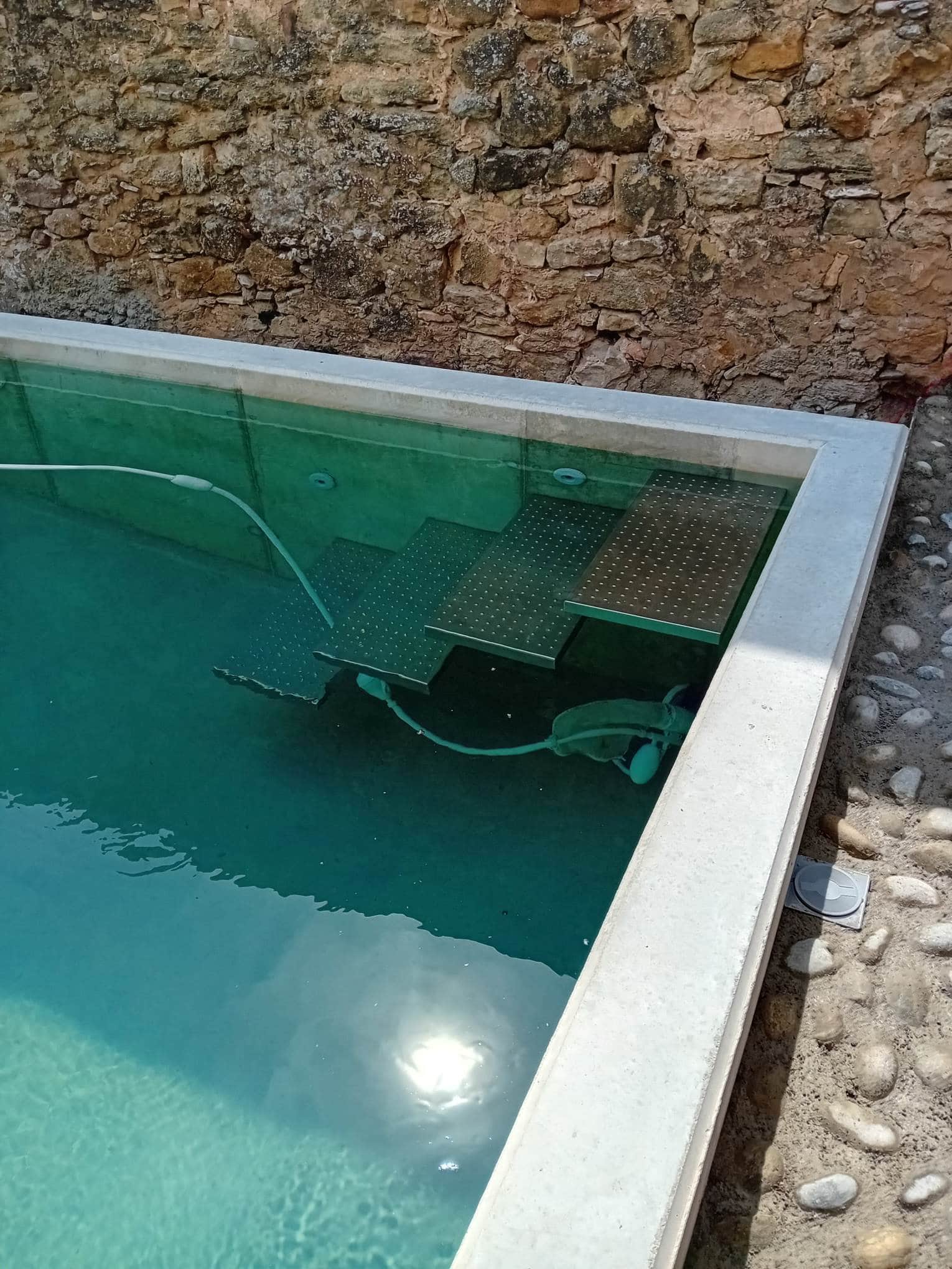 Les piscines en béton sont à la fois étanches et solides.
