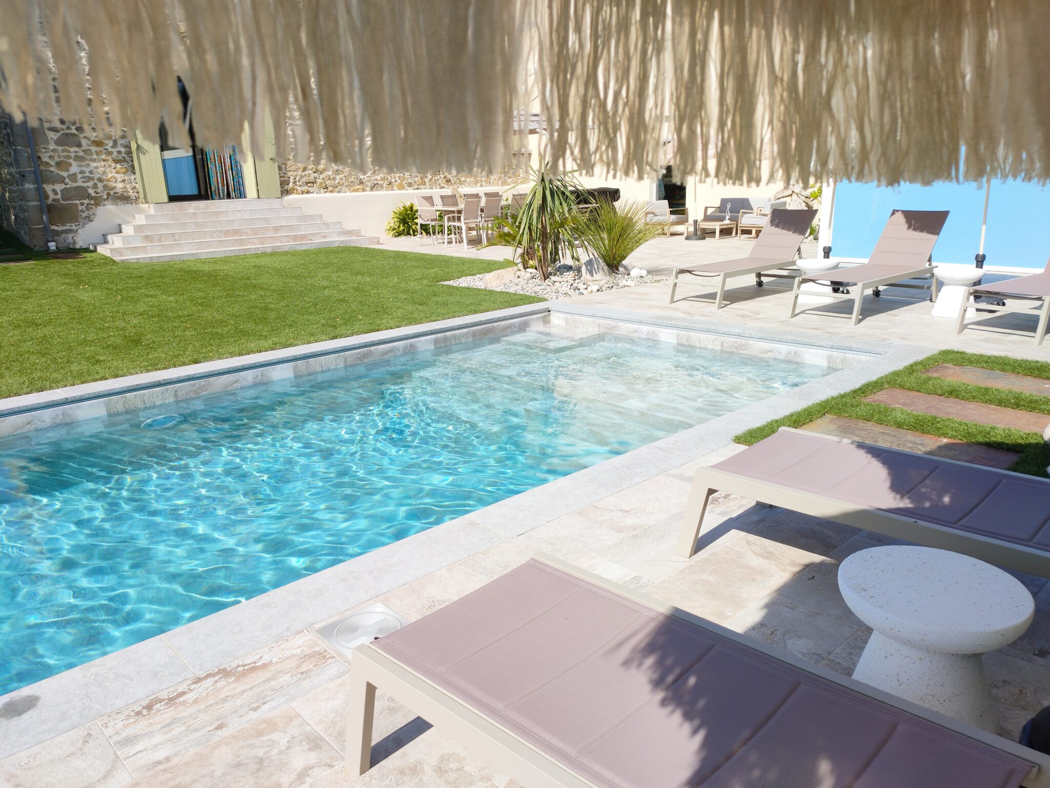 tons pastels sous le soleil scanzi piscine Moussac